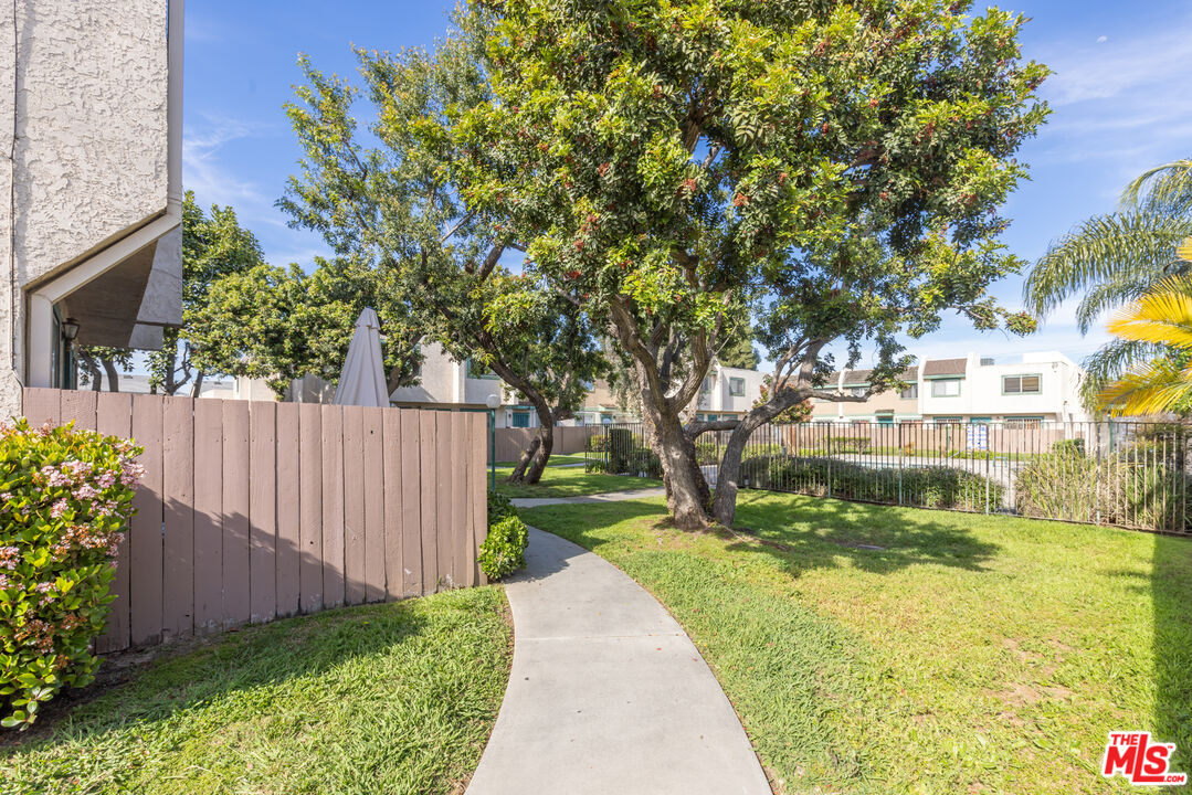 155 S Wilmington Ave Unit: F