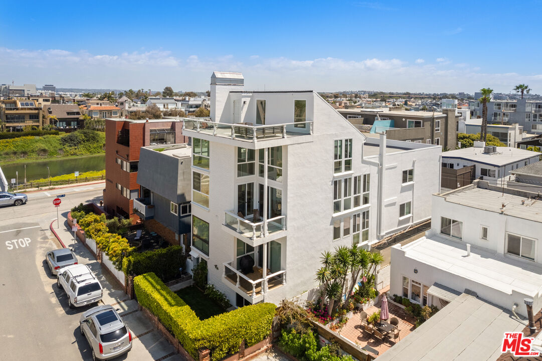 20 Lighthouse St Unit: 2