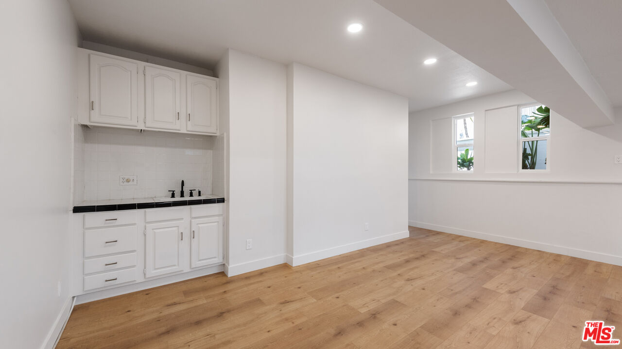 20 Lighthouse St Unit: 2