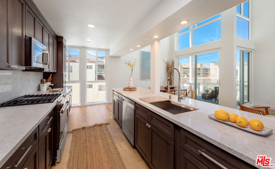 20 Lighthouse St Unit: 2