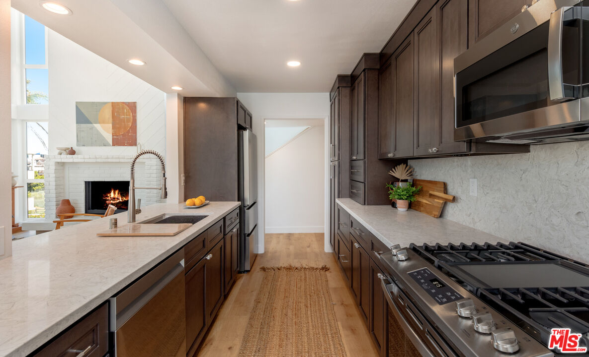 20 Lighthouse St Unit: 2