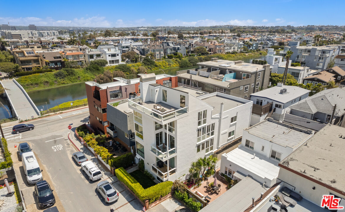 20 Lighthouse St Unit: 2