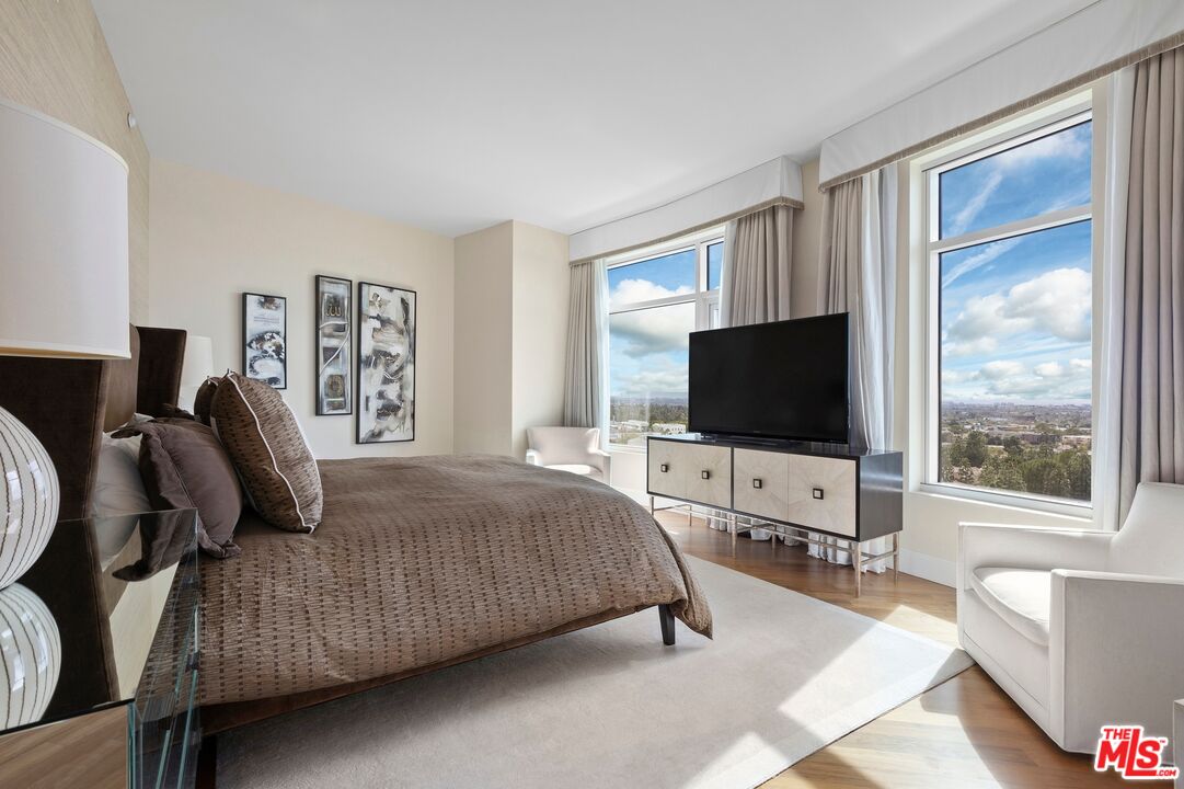 1 W Century Dr Unit: 10A