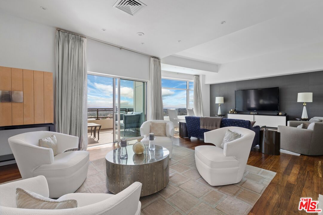 1 W Century Dr Unit: 10A