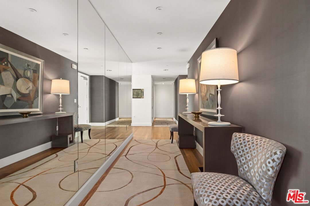 1 W Century Dr Unit: 10A