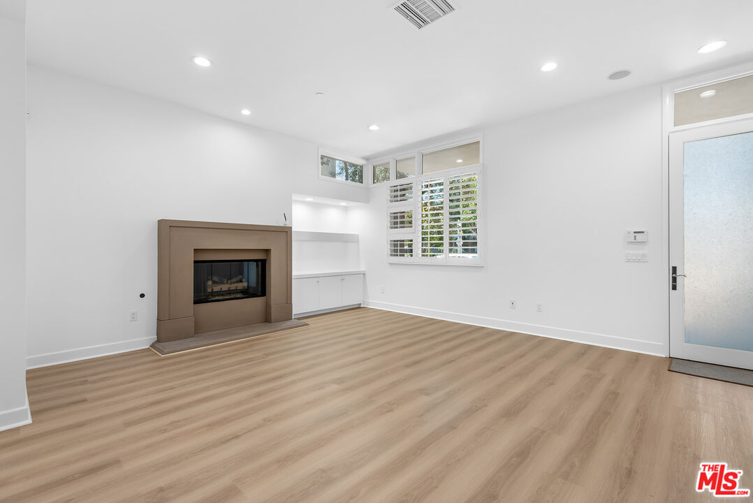 6336 Seawalk Dr
