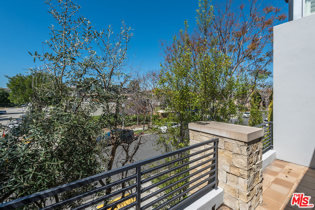 6336 Seawalk Dr