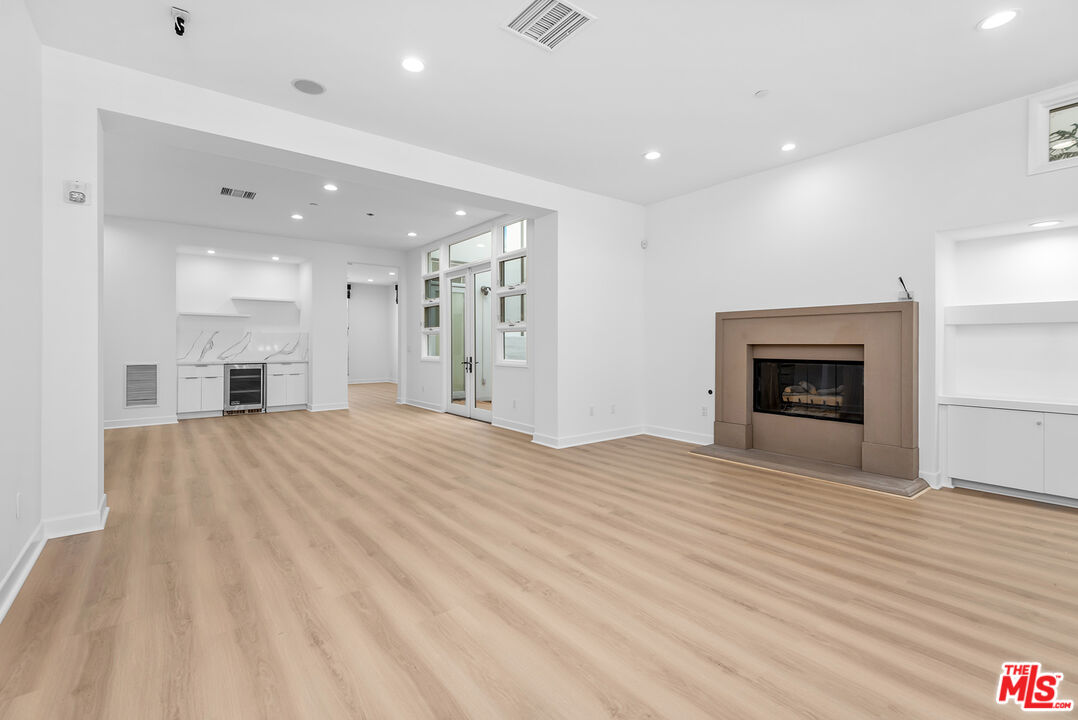 6336 Seawalk Dr