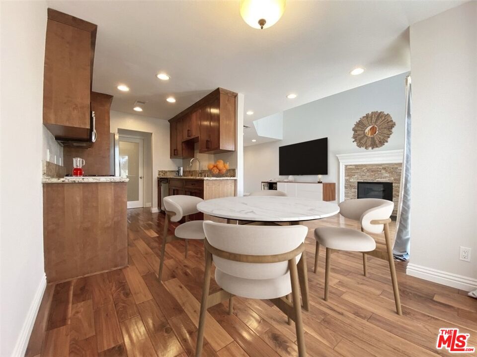 4536 Colbath Ave Unit: 206