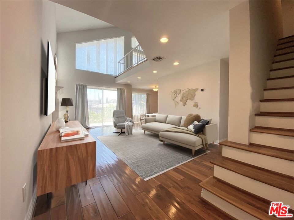 4536 Colbath Ave Unit: 206