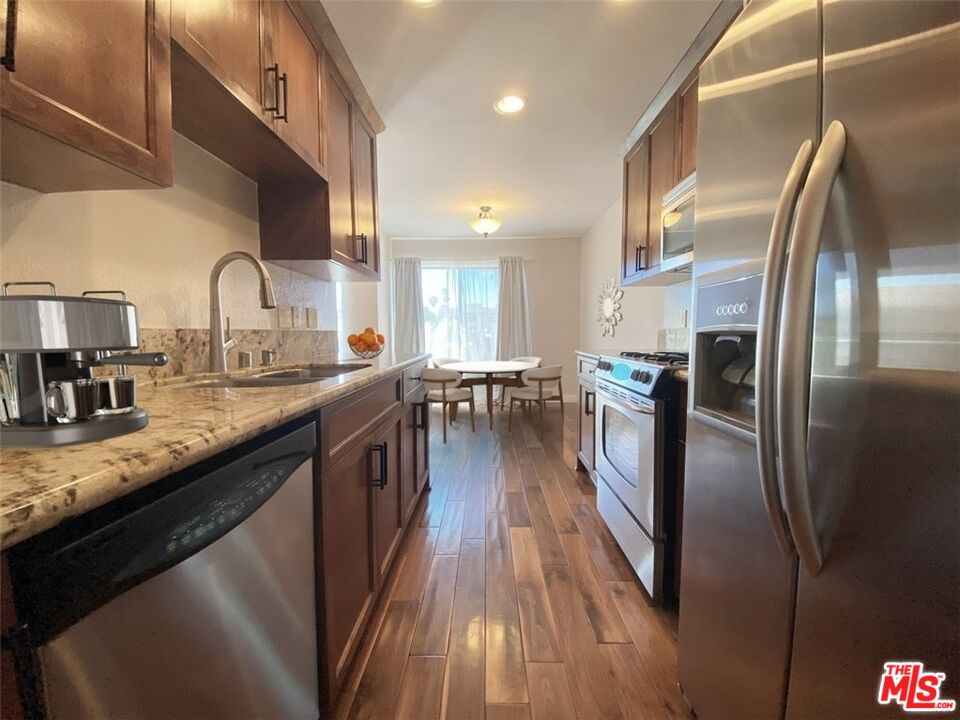 4536 Colbath Ave Unit: 206