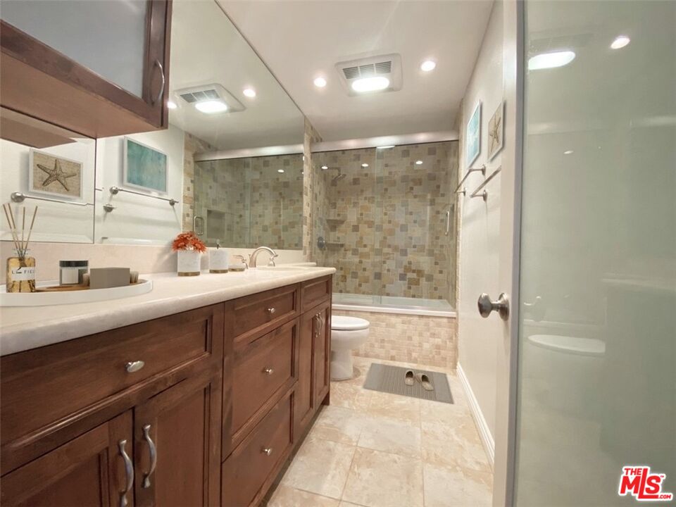 4536 Colbath Ave Unit: 206