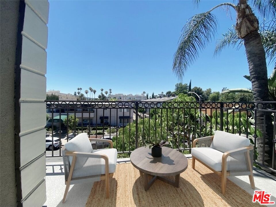 4536 Colbath Ave Unit: 206