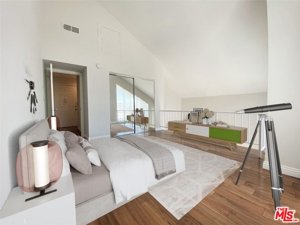 4536 Colbath Ave Unit: 206