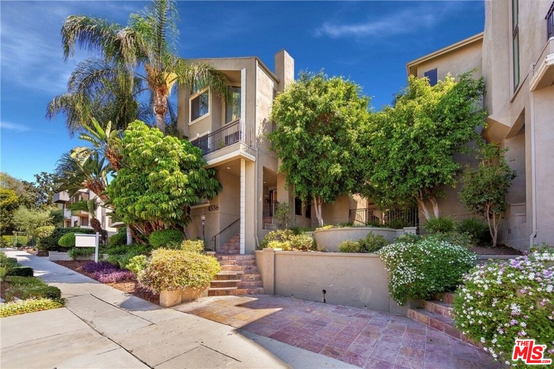 4536 Colbath Ave Unit: 206