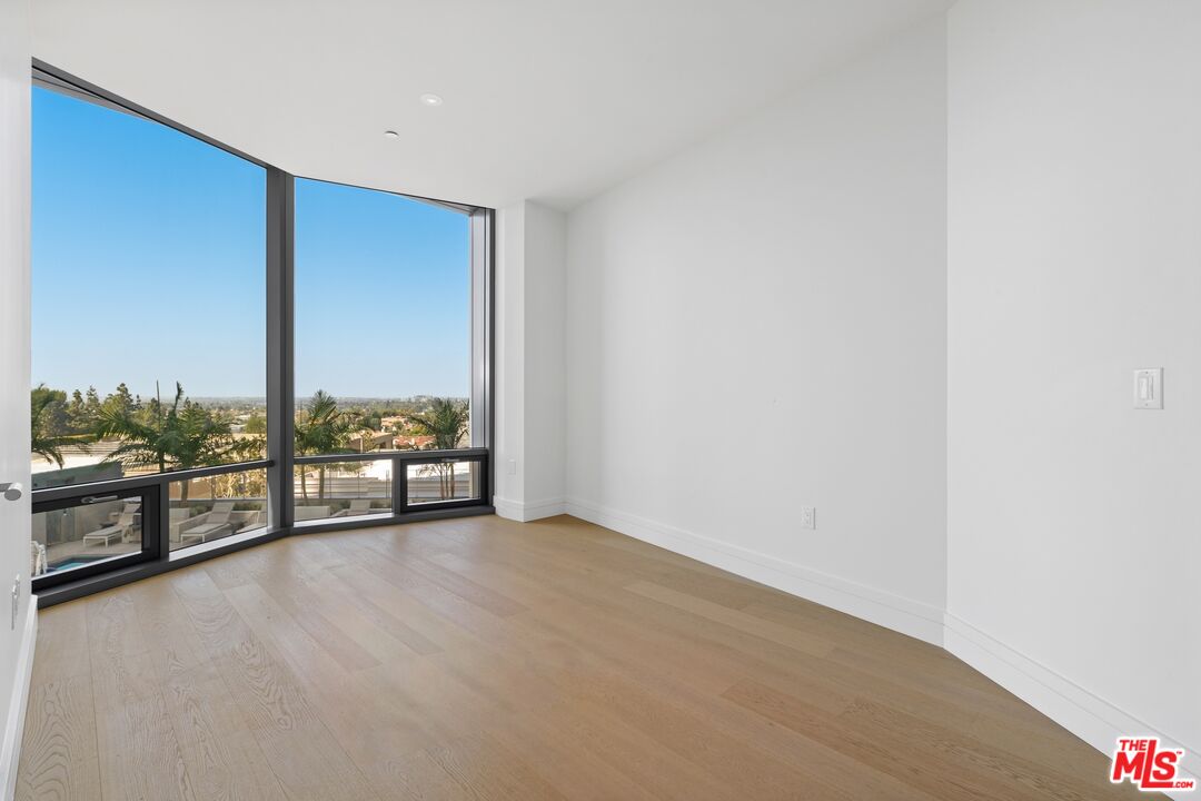 211 Elm Court Unit: 3B