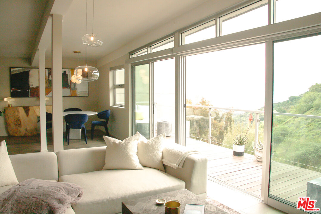 7028 Pacific View Dr
