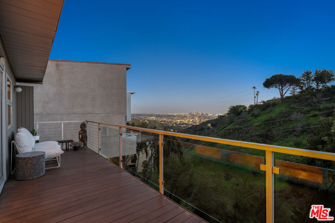 7028 Pacific View Dr