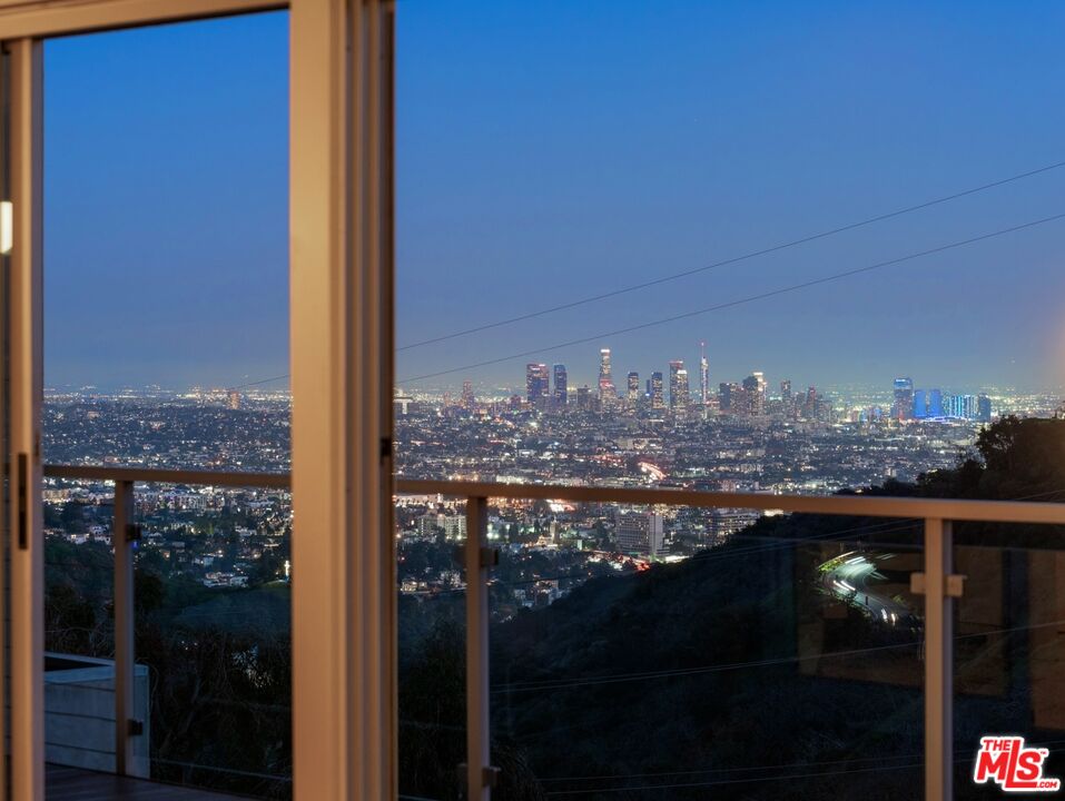 7028 Pacific View Dr