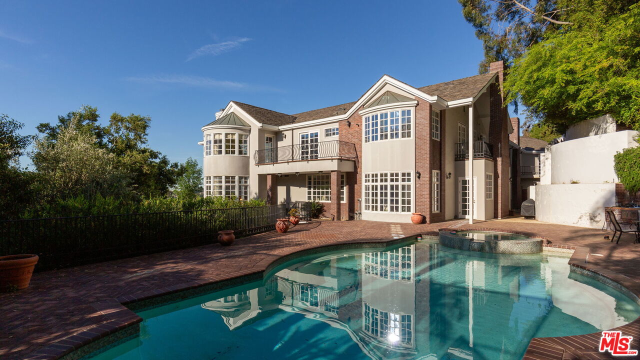 3150 El Tovar Dr