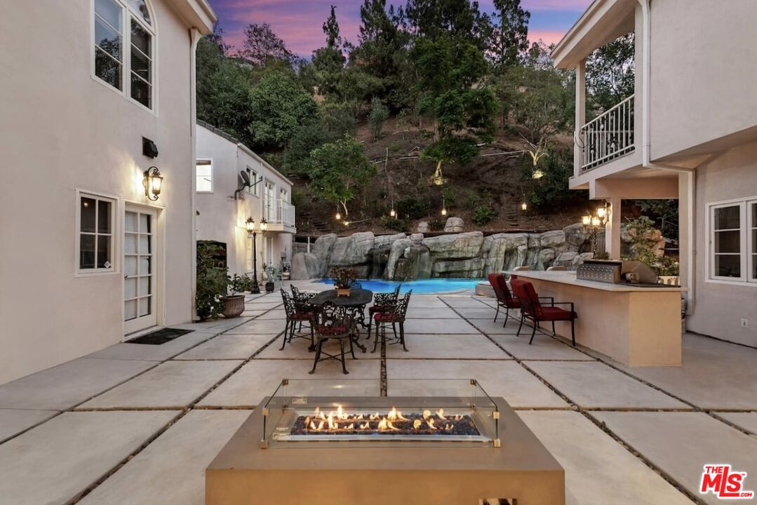 1174 Coldwater Canyon Dr