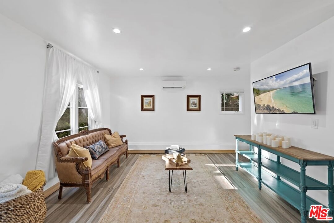 1174 Coldwater Canyon Dr