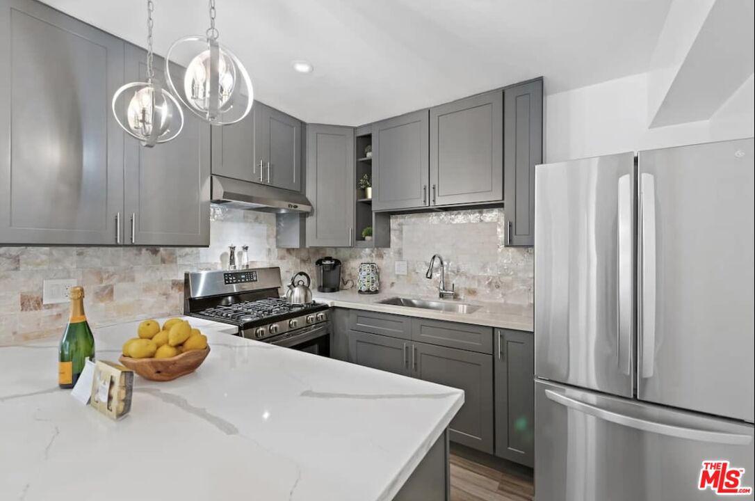 1174 Coldwater Canyon Dr