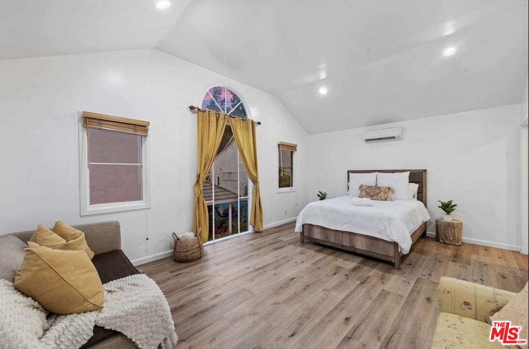 1174 Coldwater Canyon Dr