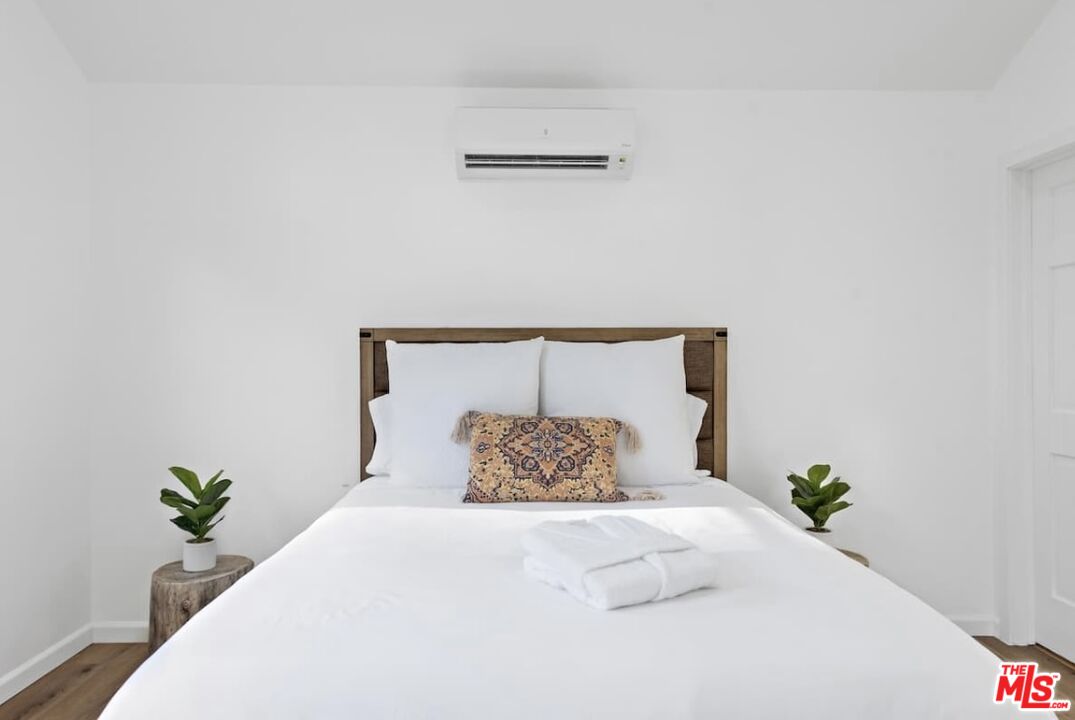 1174 Coldwater Canyon Dr