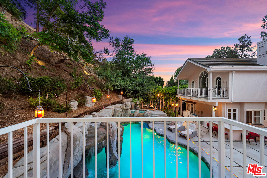 1174 Coldwater Canyon Dr