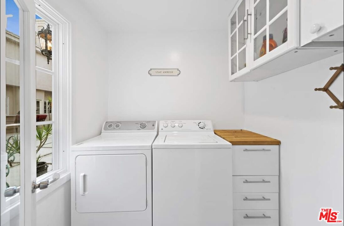 1174 Coldwater Canyon Dr