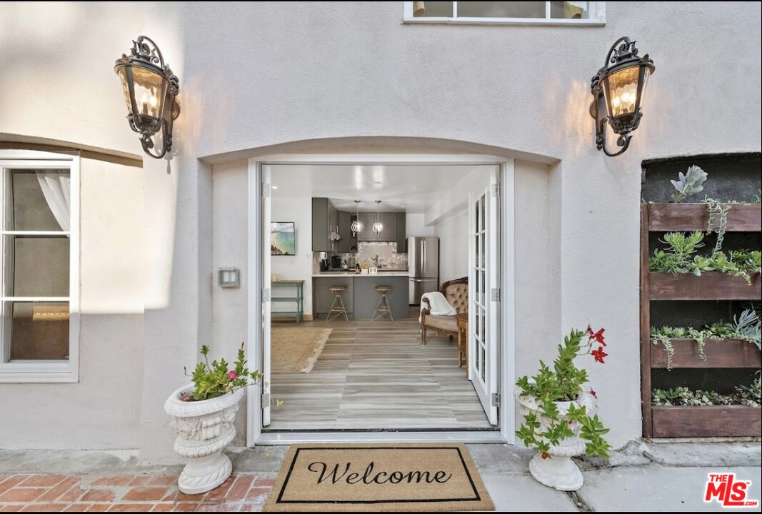 1174 Coldwater Canyon Dr