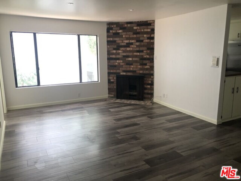 1640 S Bentley Ave Unit: 4