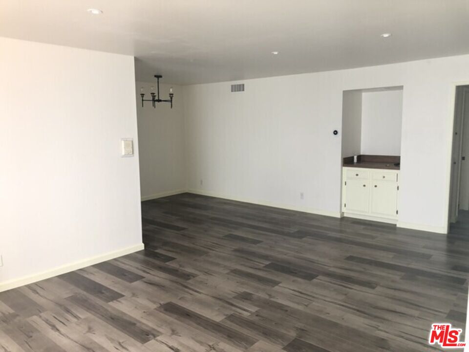 1640 S Bentley Ave Unit: 4