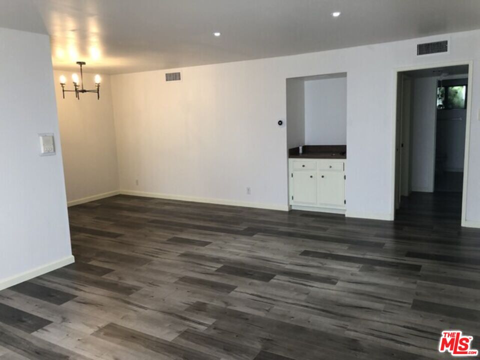 1640 S Bentley Ave Unit: 4