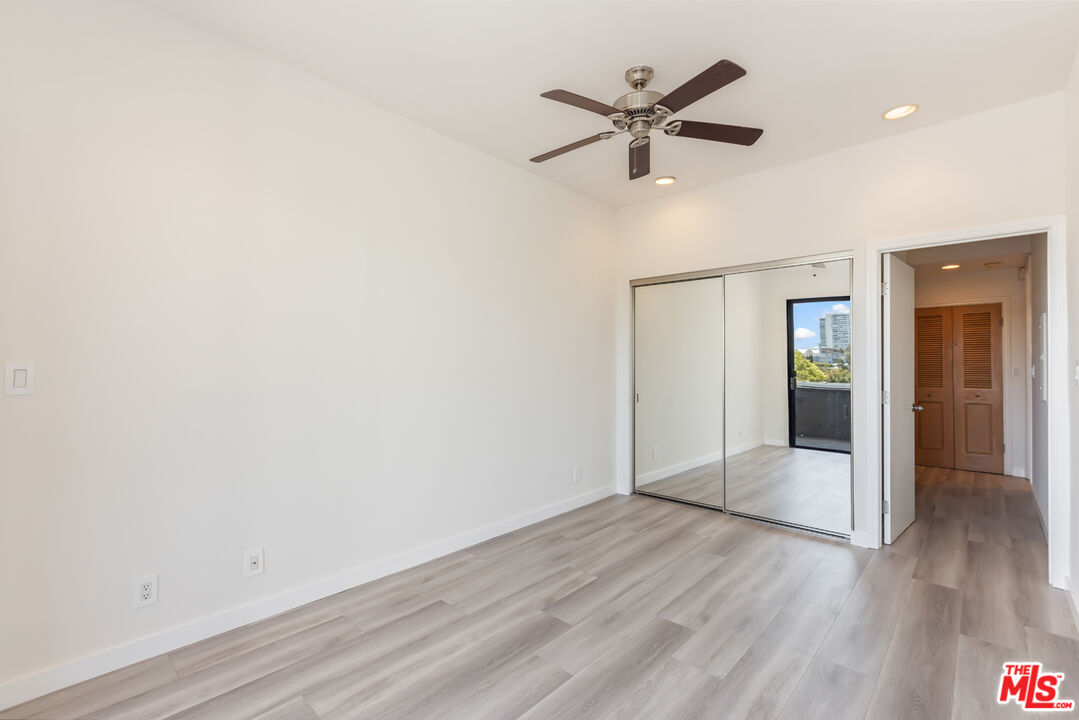2324 S Beverly Glen Blvd Unit: 305