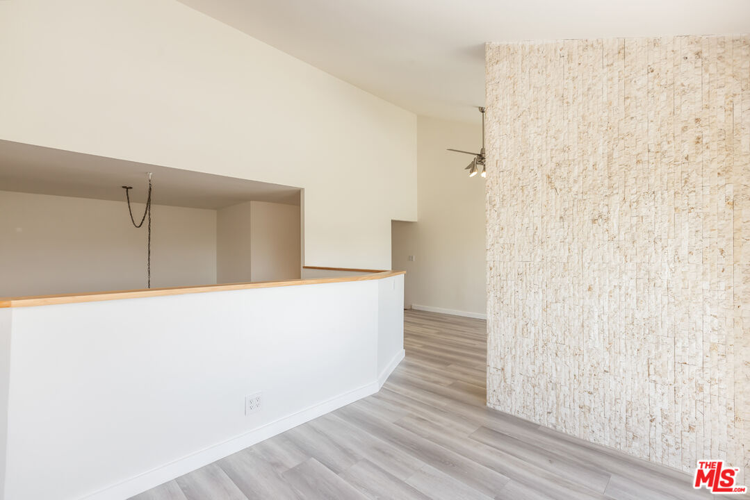 2324 S Beverly Glen Blvd Unit: 305