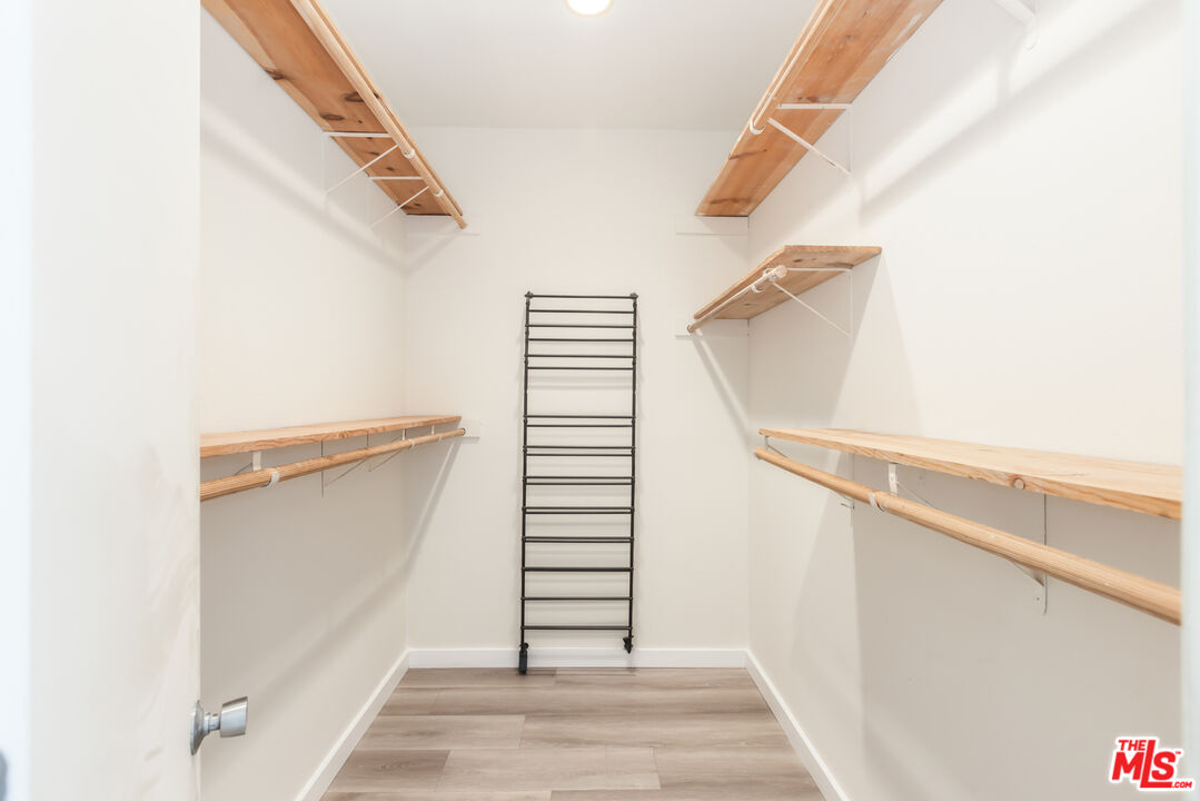 2324 S Beverly Glen Blvd Unit: 305