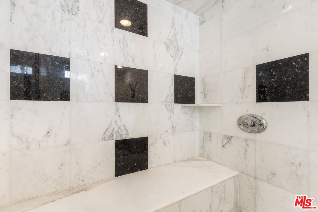 2324 S Beverly Glen Blvd Unit: 305