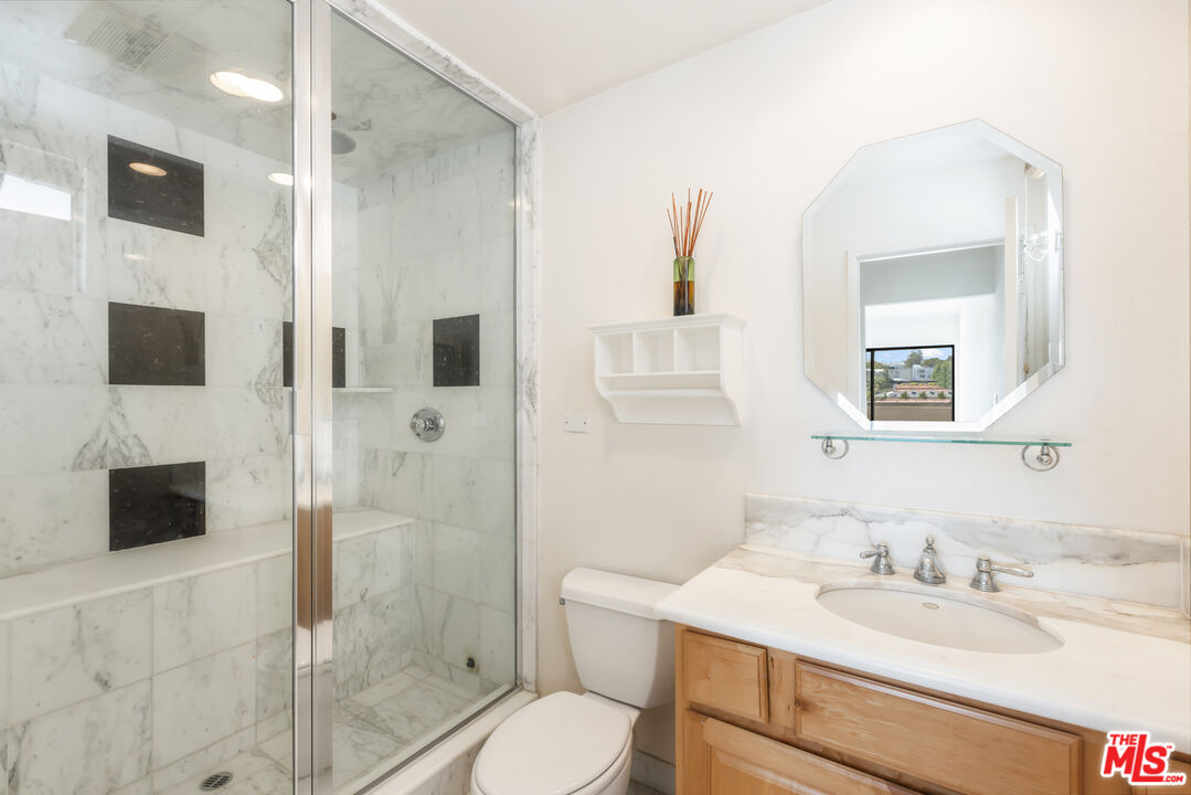 2324 S Beverly Glen Blvd Unit: 305