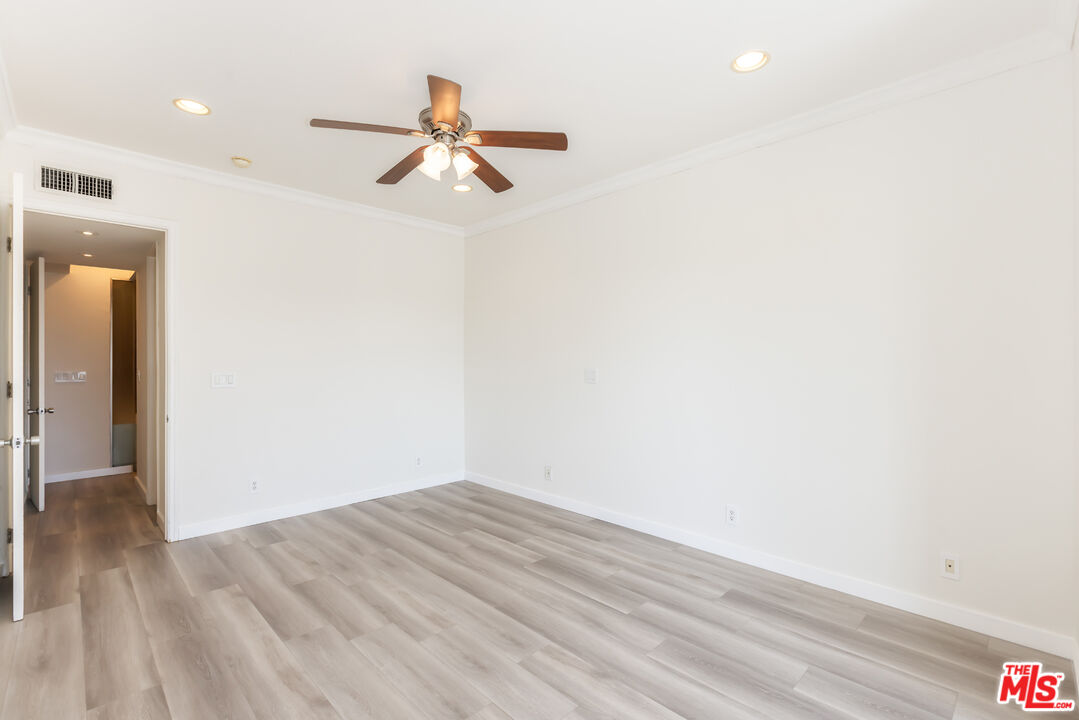 2324 S Beverly Glen Blvd Unit: 305