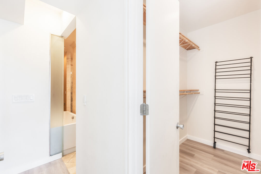 2324 S Beverly Glen Blvd Unit: 305