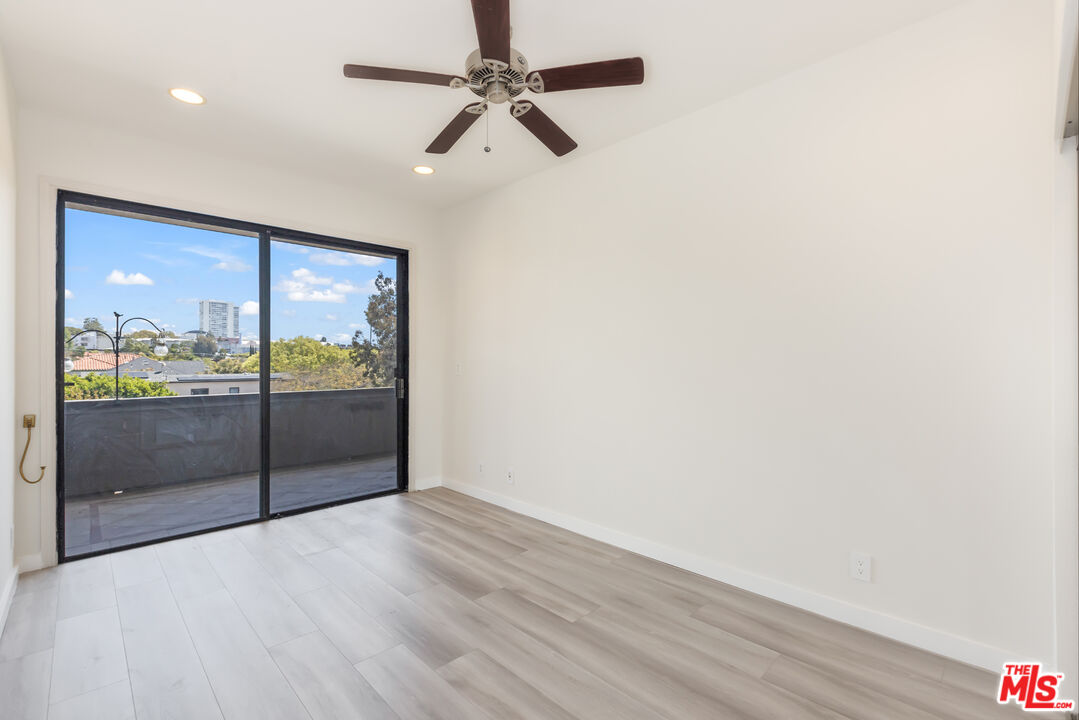 2324 S Beverly Glen Blvd Unit: 305