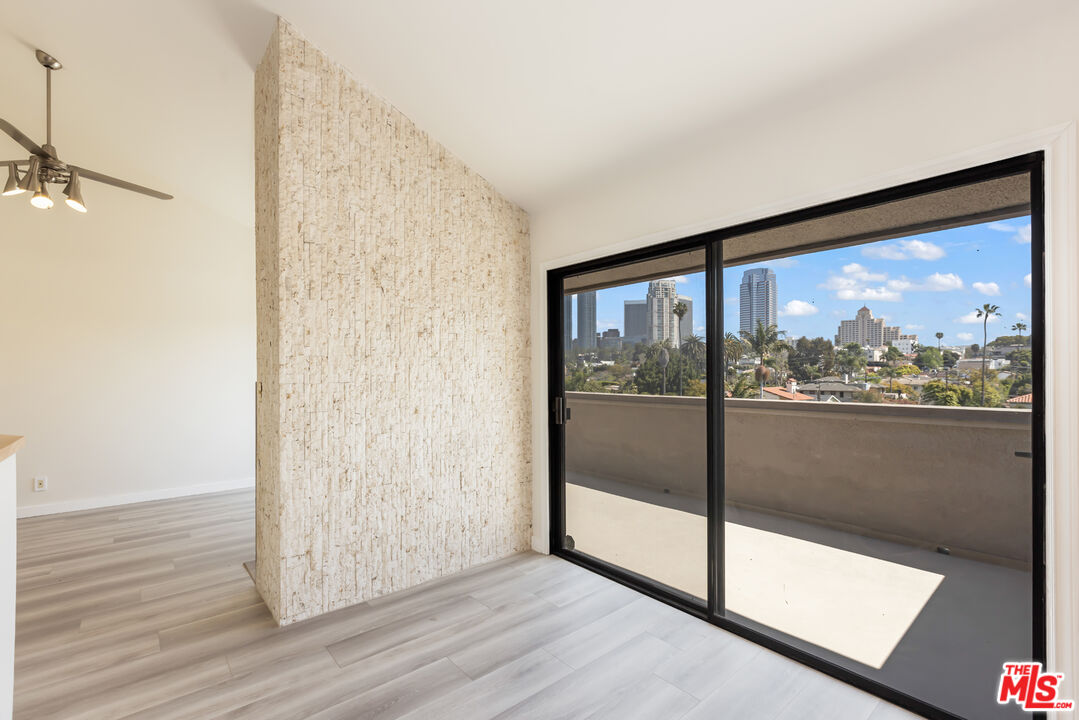 2324 S Beverly Glen Blvd Unit: 305