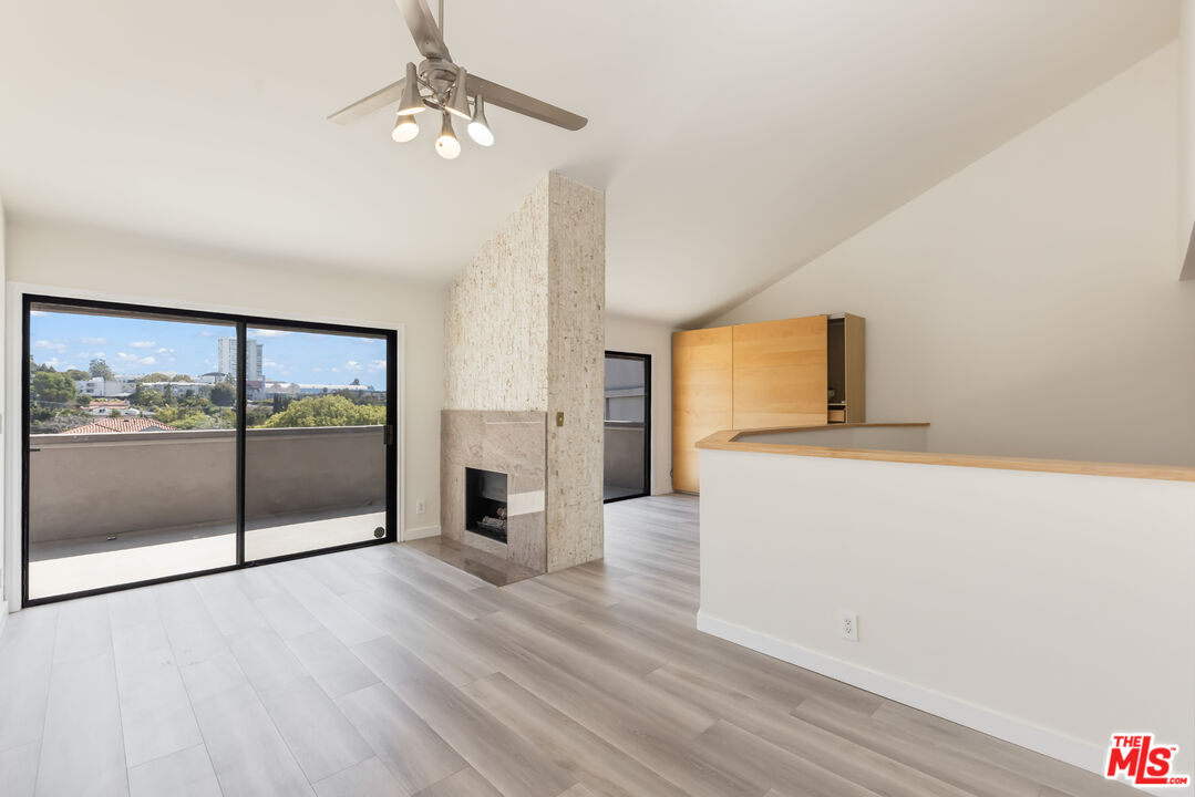 2324 S Beverly Glen Blvd Unit: 305