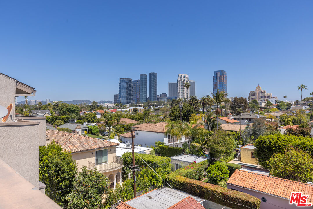2324 S Beverly Glen Blvd Unit: 305
