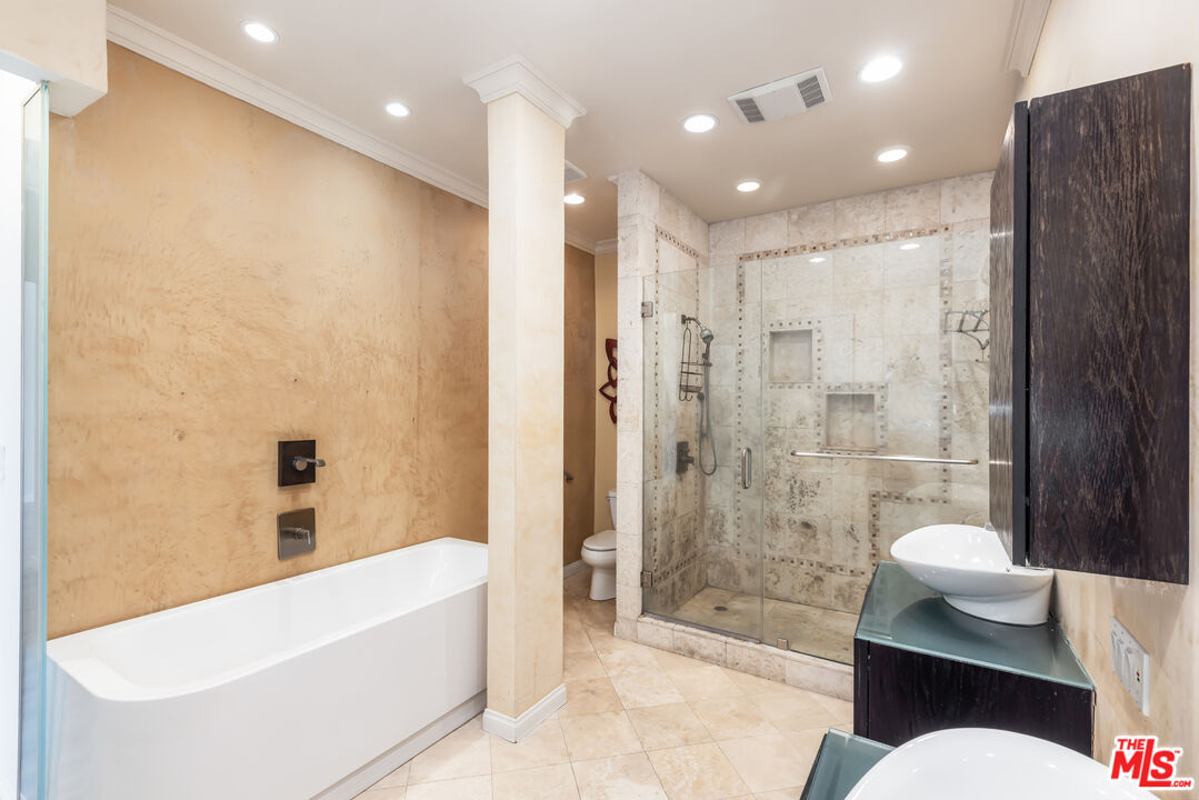 2324 S Beverly Glen Blvd Unit: 305