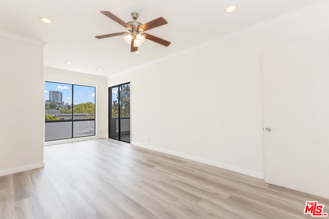 2324 S Beverly Glen Blvd Unit: 305