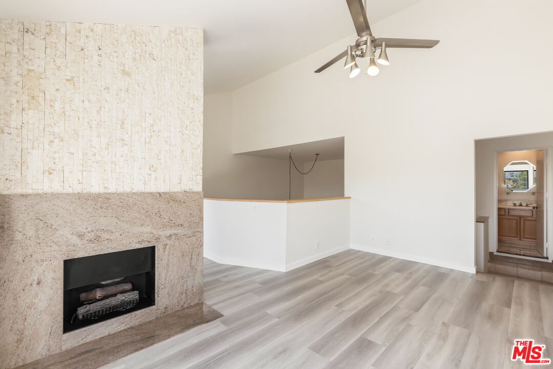 2324 S Beverly Glen Blvd Unit: 305