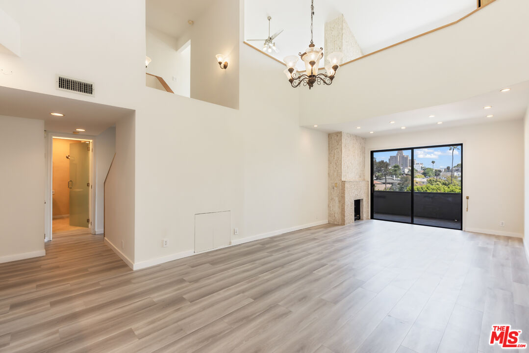 2324 S Beverly Glen Blvd Unit: 305